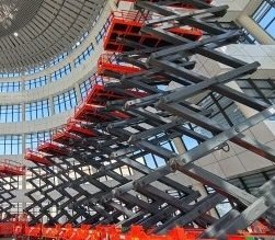 Аренда ножничничного подъемника