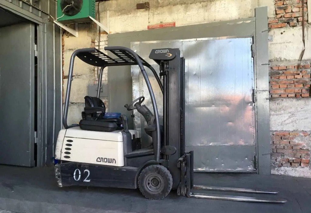 Электропогрузчик аренда. З. У. от сети 220V