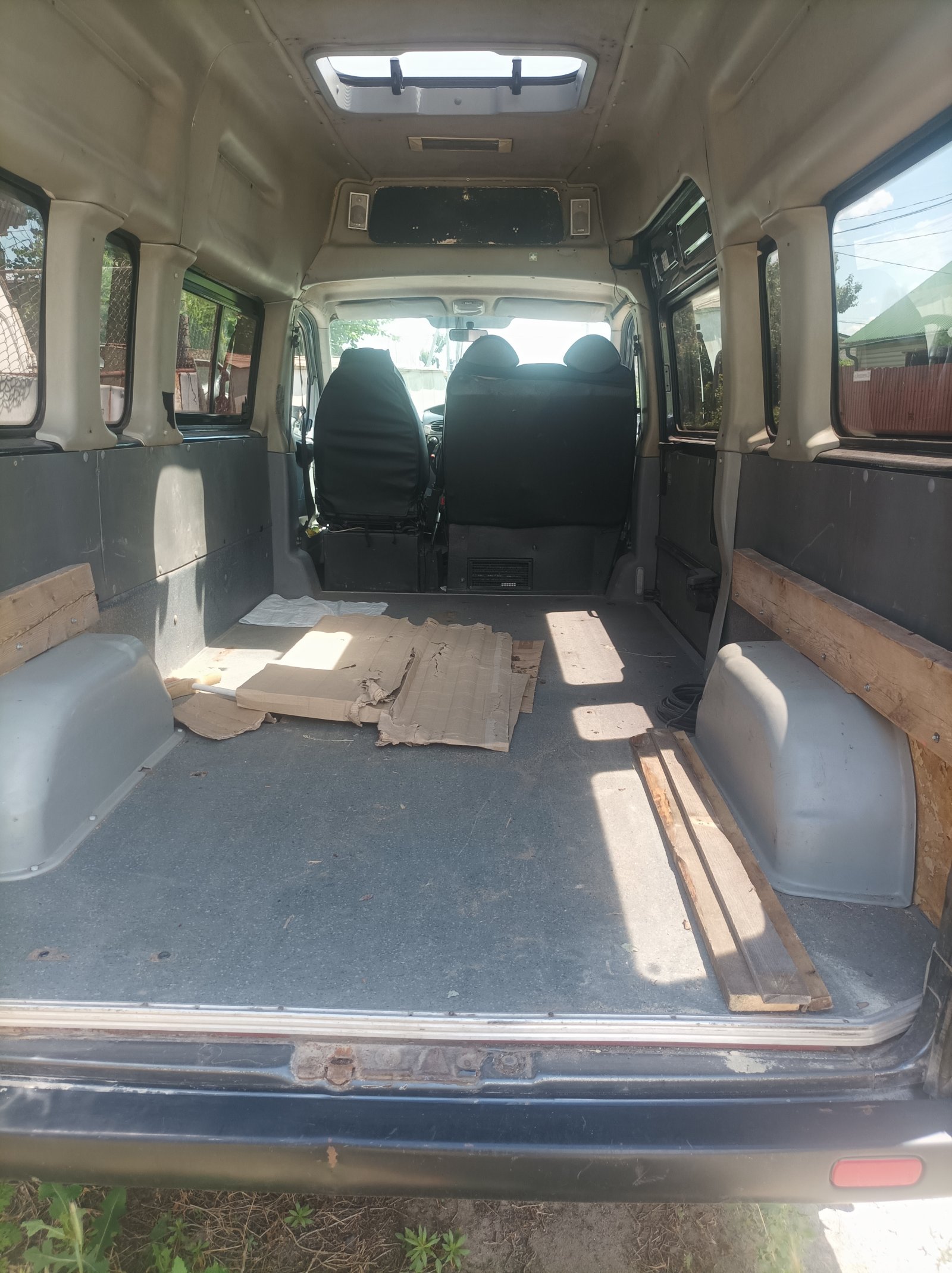 Грузоперевозки. LDV Maxus 10 кубов с пассажирскими местами