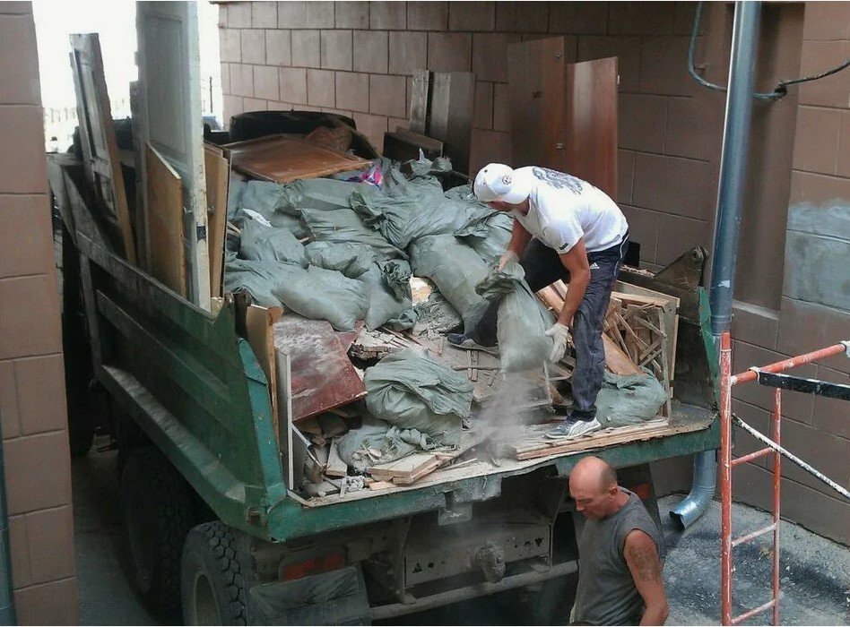 Предлагаем вывоз строительного и бытового мусора