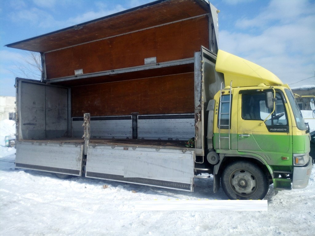 Грузовики от 1 до 10 тон. Грузчики. Боковая задняя