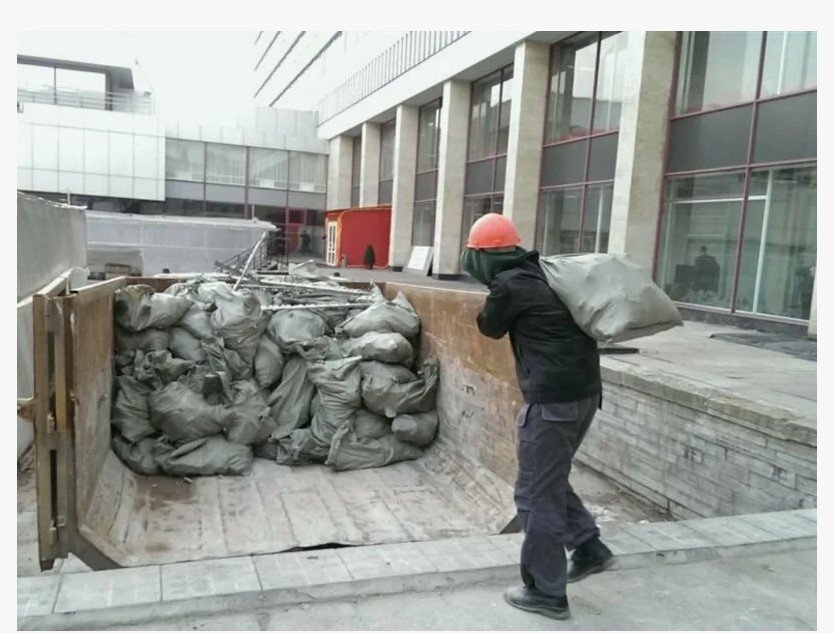 Вывоз мусора с грузчиками, свой автопарк
