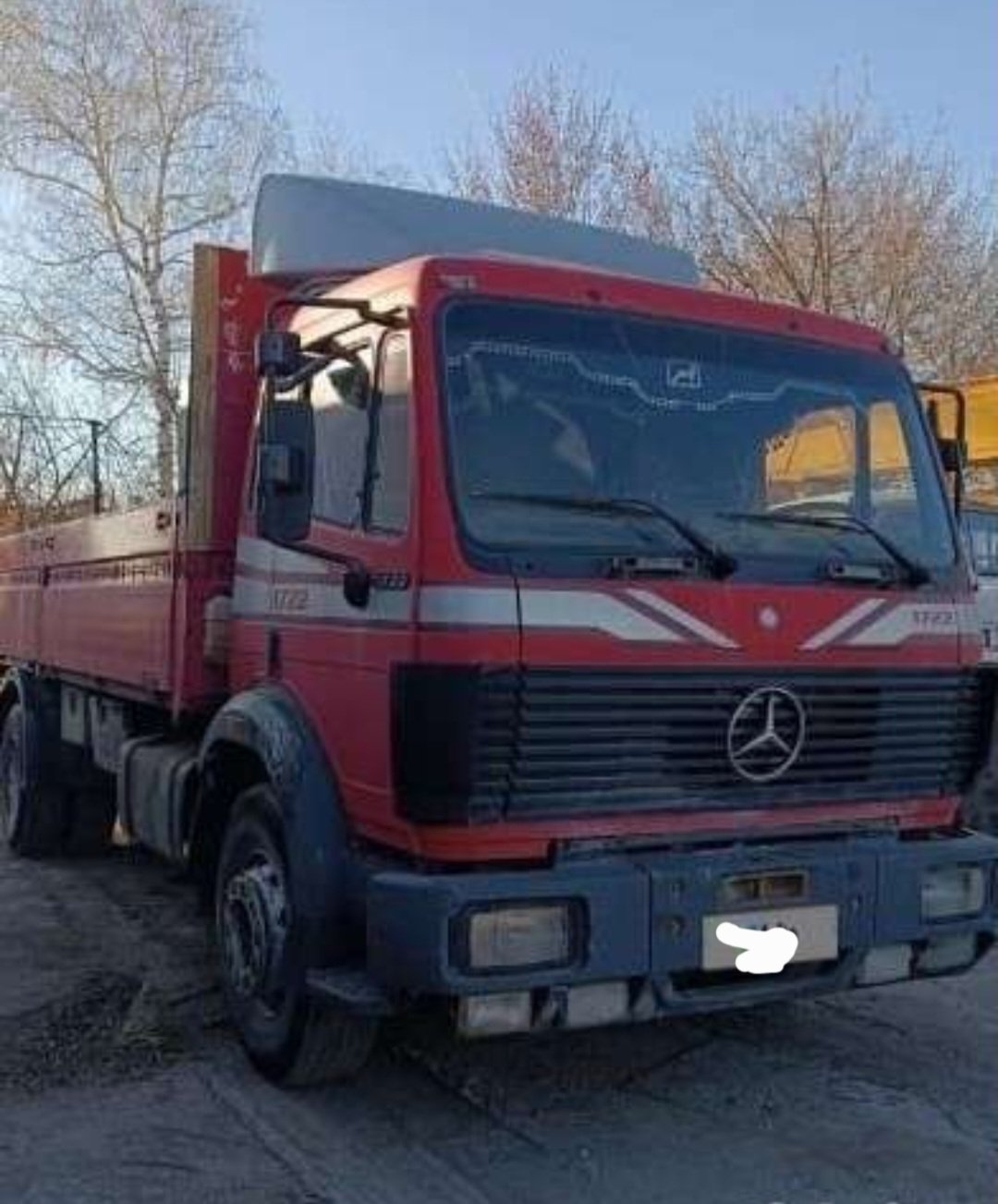 Перевозка грузов на вместительном Мерседесе