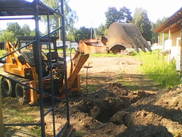 Услуги мини-погрузчика с траншеекопателем-барой