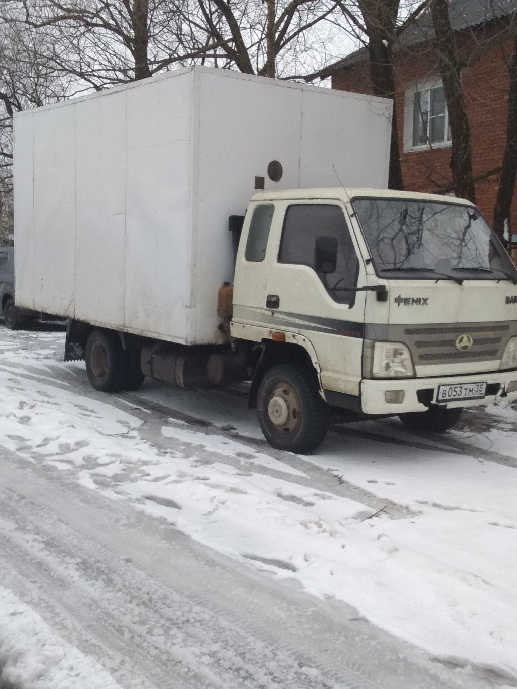 Грузоперевозки. Грузовой транспортный фургон