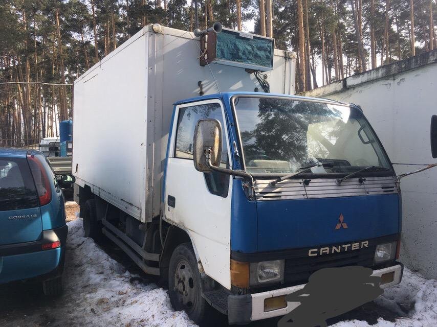 Грузоперевозки. Грузовой транспортный фургон