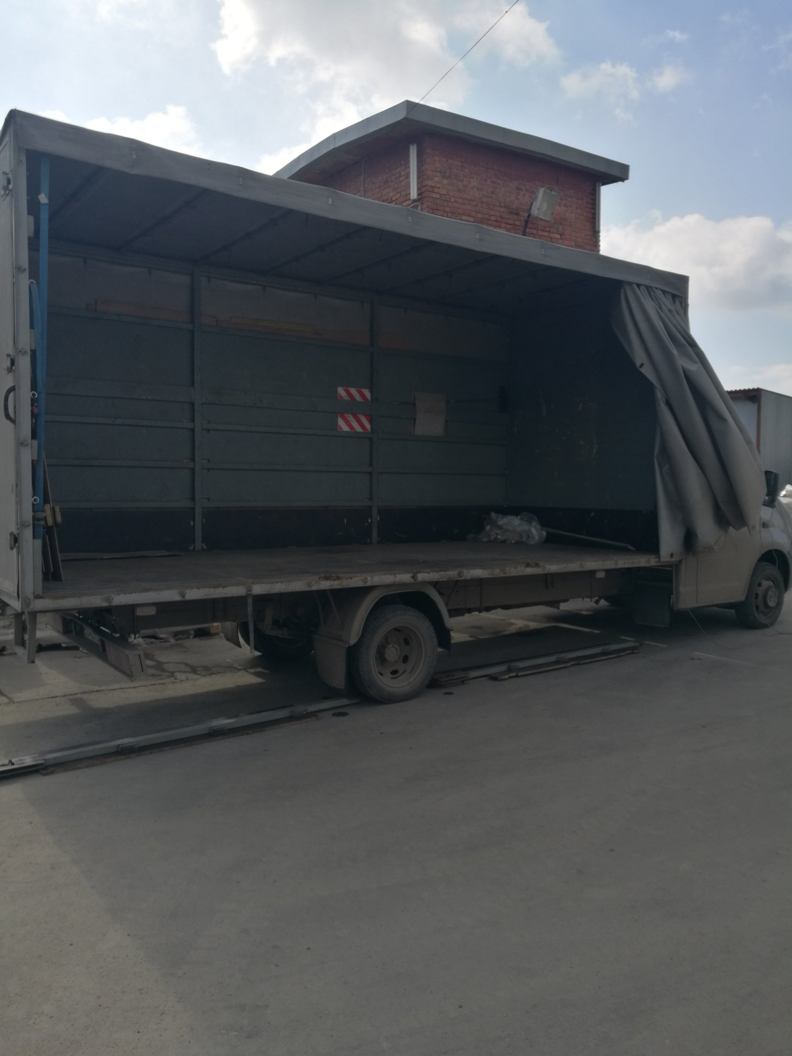 Газель 5 метров с боковой, верхней загрузками