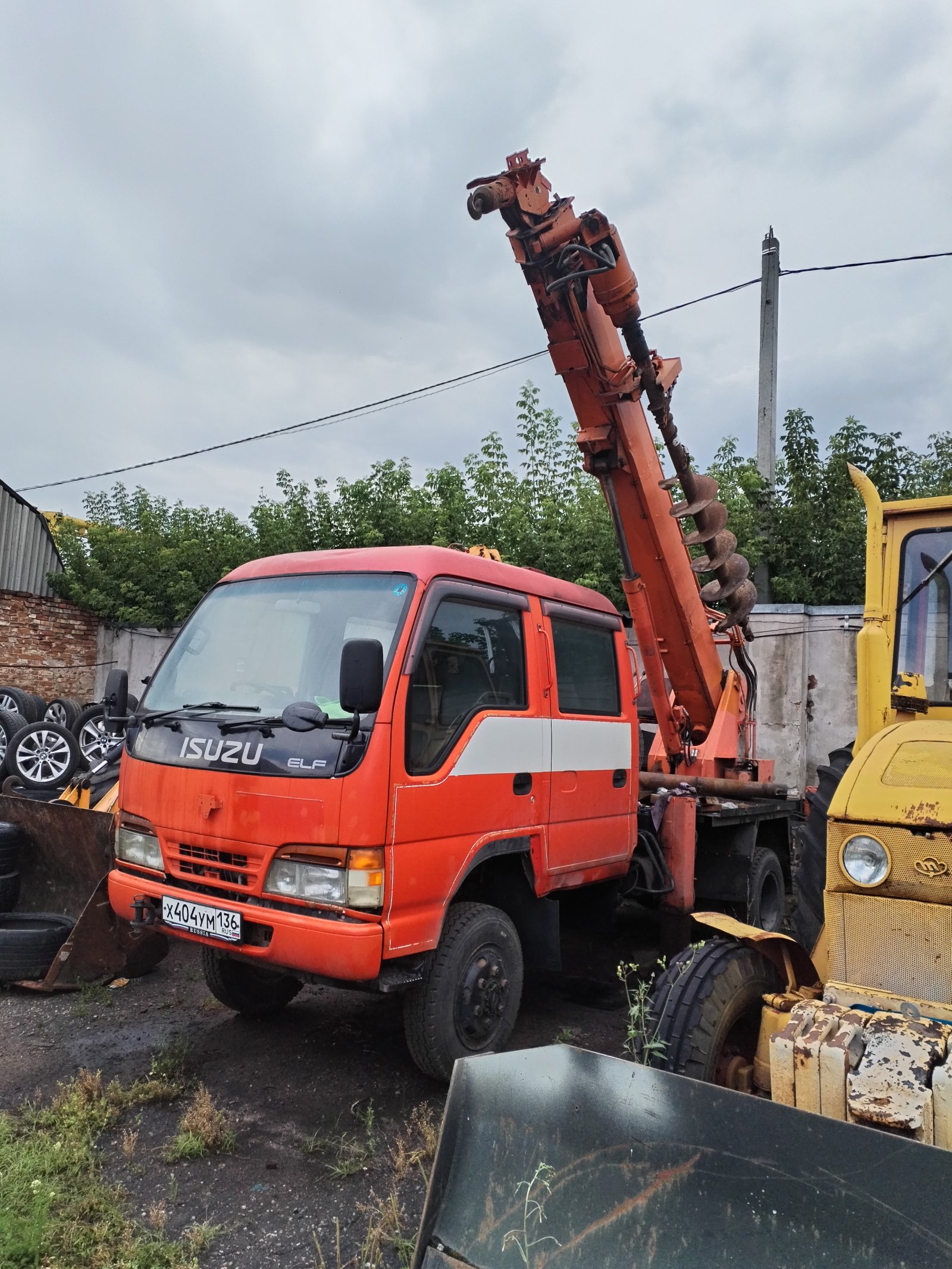 Буровые работы бкм isuzu со стрелой 12 м