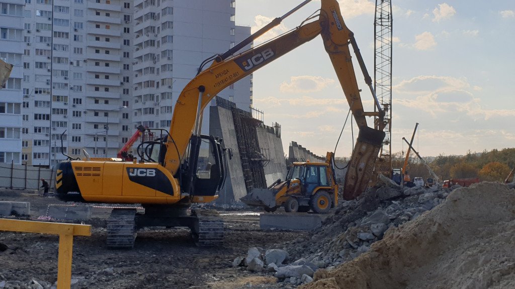 Гусеничный экскаватор 22 тонны гидромолот