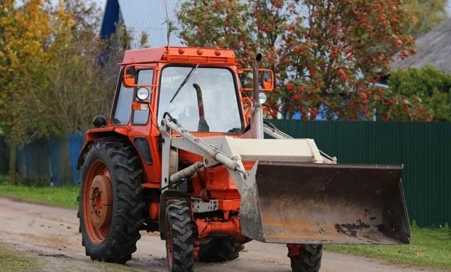 Аренда трактора ЛТЗ-55А Щётка + ковш. Бочка