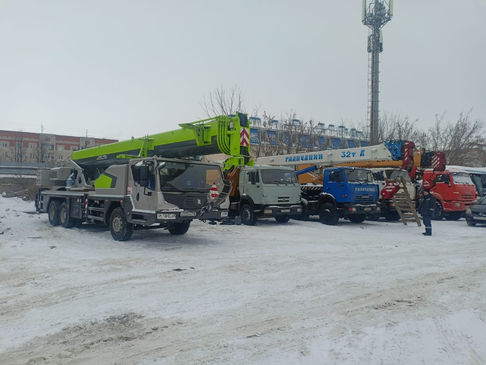 Аренда автокранов Sanny 30 тонн. Стрела 42 метра