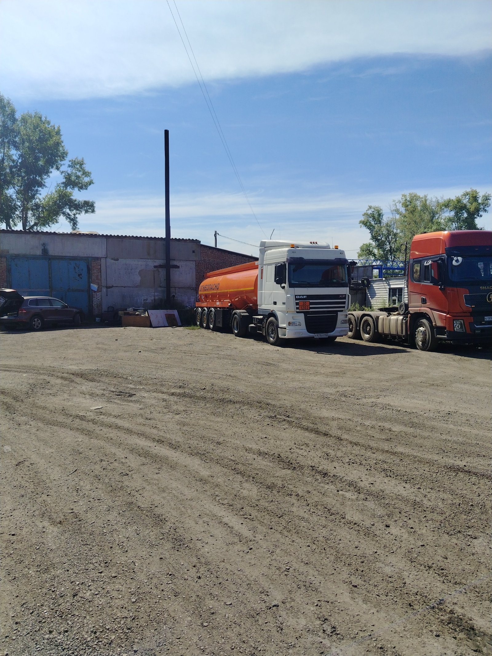 Перевозка ГСМ бензовозом Даф с полуприцепом-цистерной