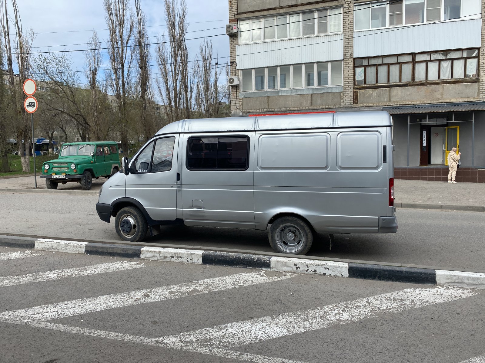 Грузовое такси с местами для пассажиров