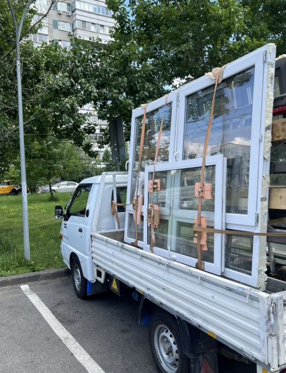 Доставляем стекло с креплением на пирамиде