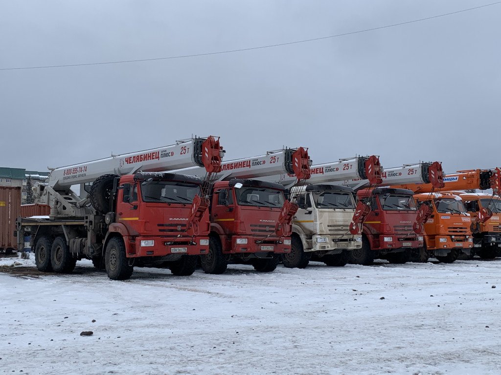 Аренда автокрана УРАЛ вездеход 25 тонн