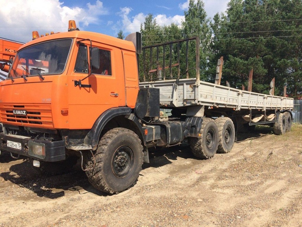 Перевозка труб. Бортовой полуприцеп с кониками