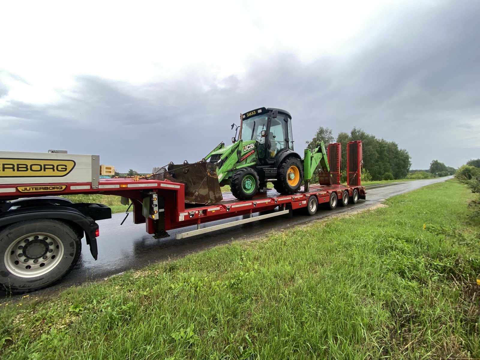 Услуги экскаватора-погрузчика JCB 4х4 с разными ковшами