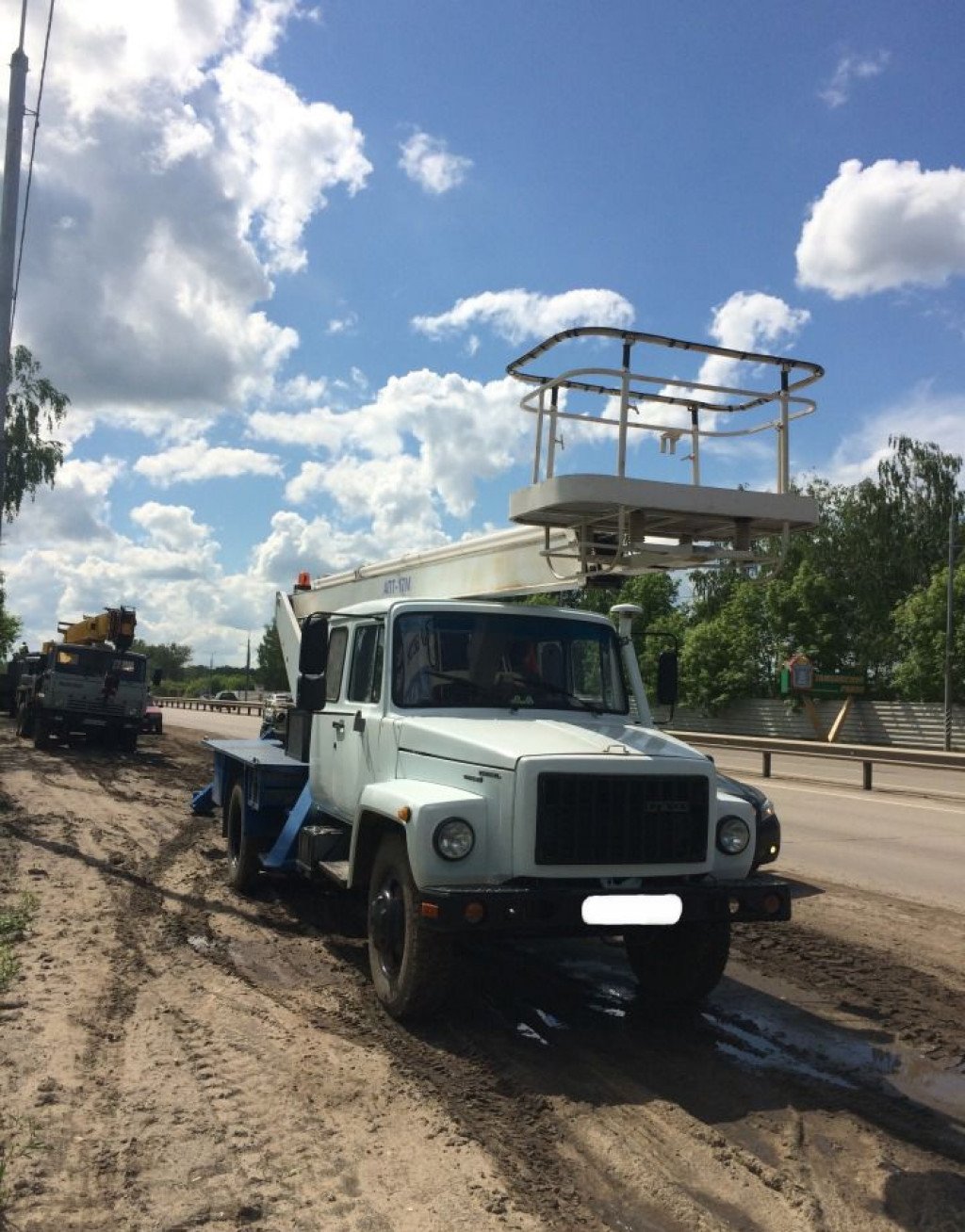 Аренда / услуги телескопической автовышки 17м