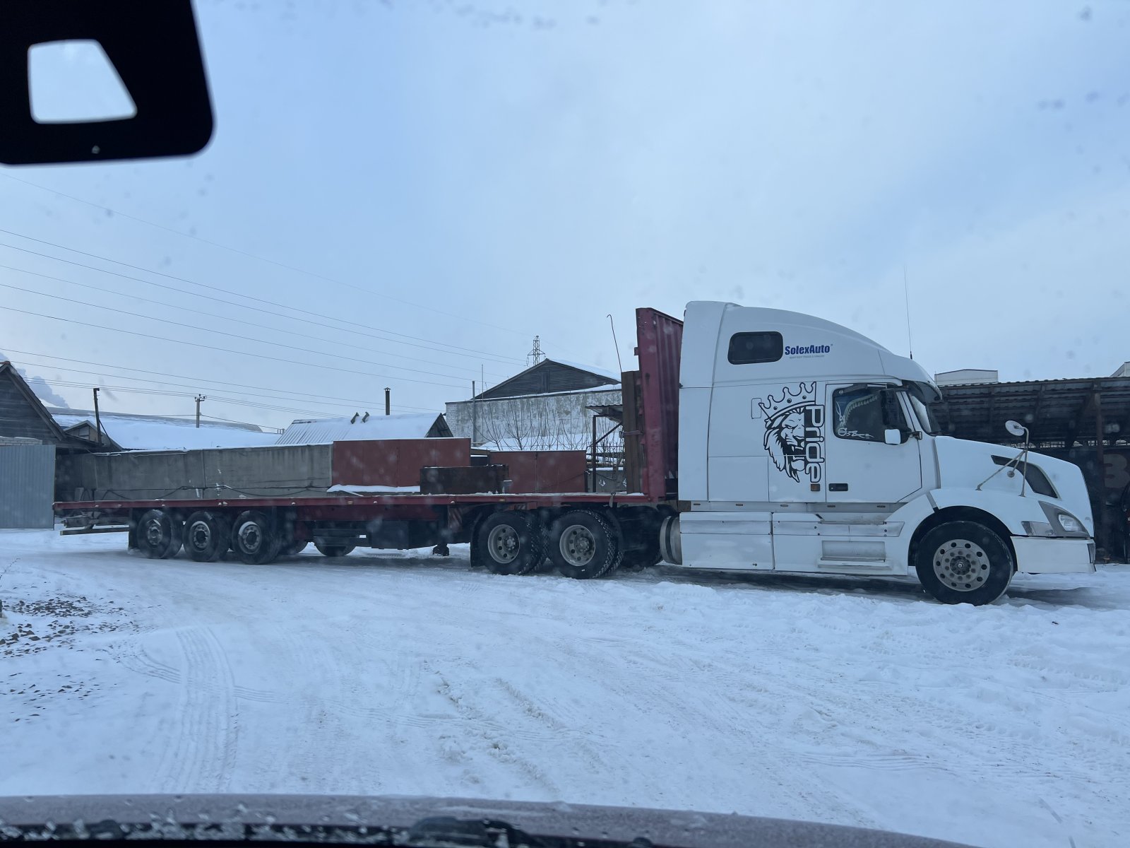 Перевозка вашего груза площадкой и тралом