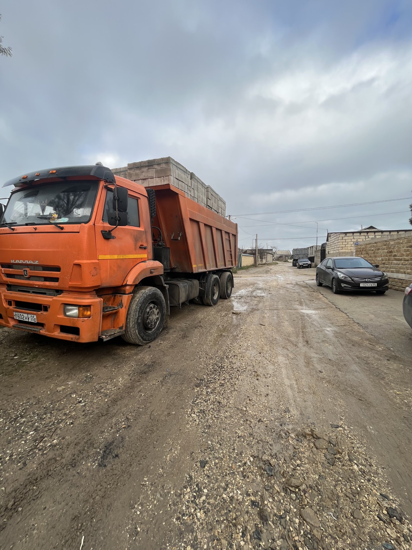 Грузовые перевозки самосвал с прицепом