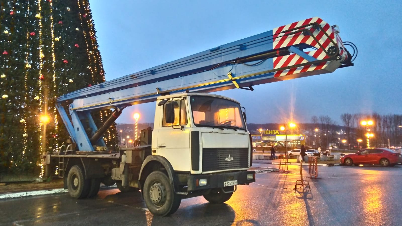 АвтоВышка 28 метров аренда