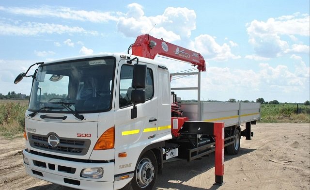 Перевозка грузов до 5 тонн на Hino Renger. Услуги самогруза