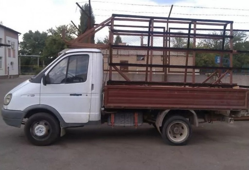 Газель с пирамидой