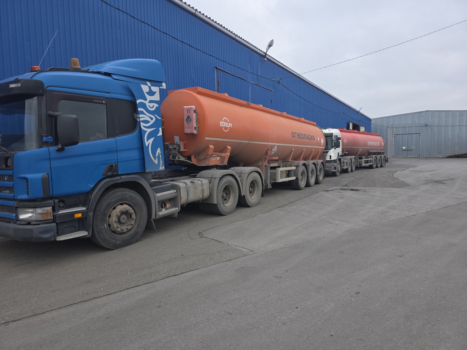 Перевозка нефтепродуктов бензовозом