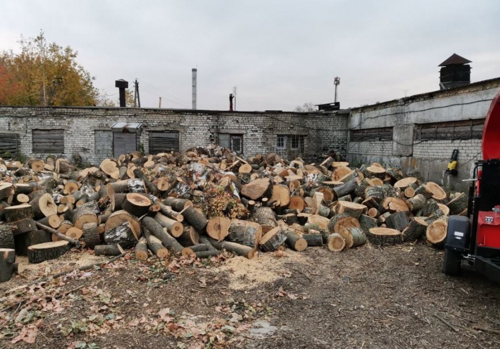 Дрова, поленья, чурбаки, щепа с доставкой