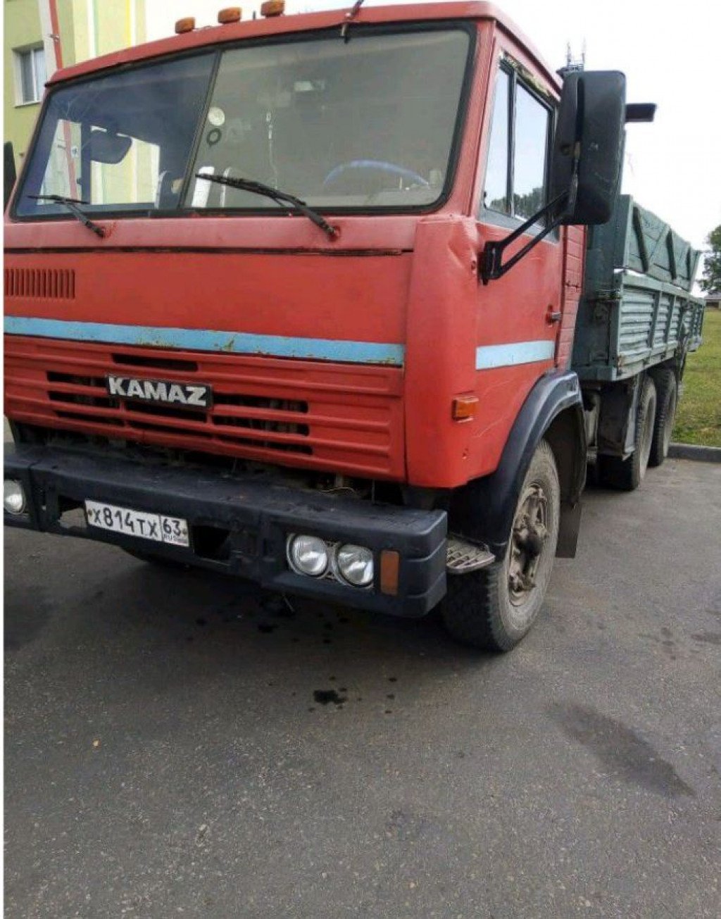Камаз бортовой, с прицепом для перевозки рулонов