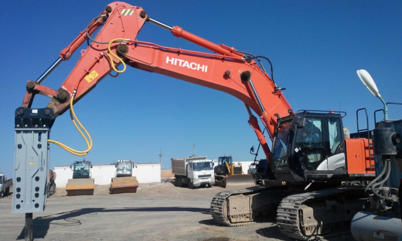 Аренда экскаватора Hitachi с гидромолотом, с ямобуром
