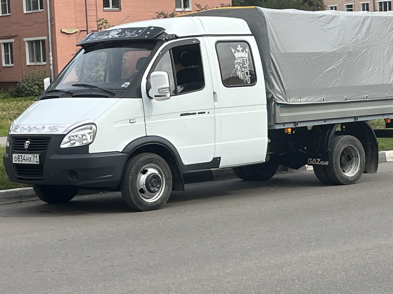 Перевозка грузов на тентованной машине
