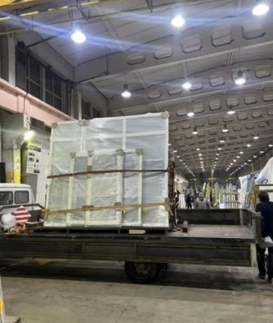 Перевозка оконных конструкций и витражей