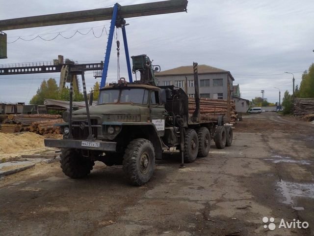Урал лесовоз с манипулятором