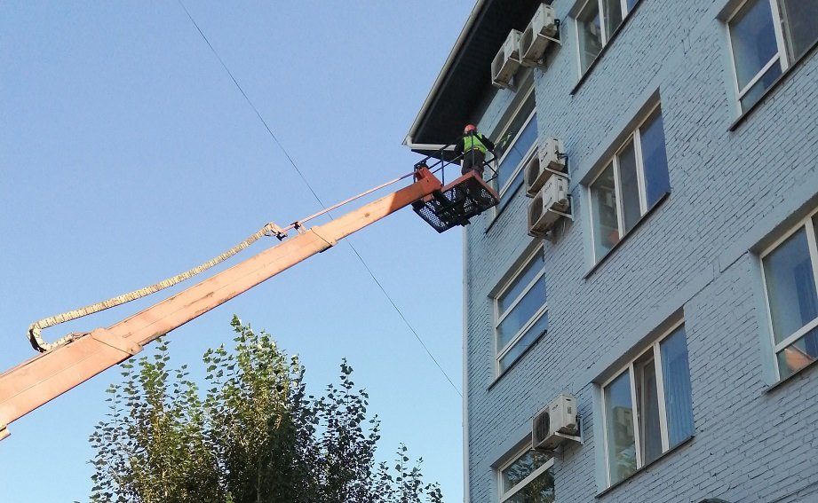 Услуги автовышки. Подъем 17 метров