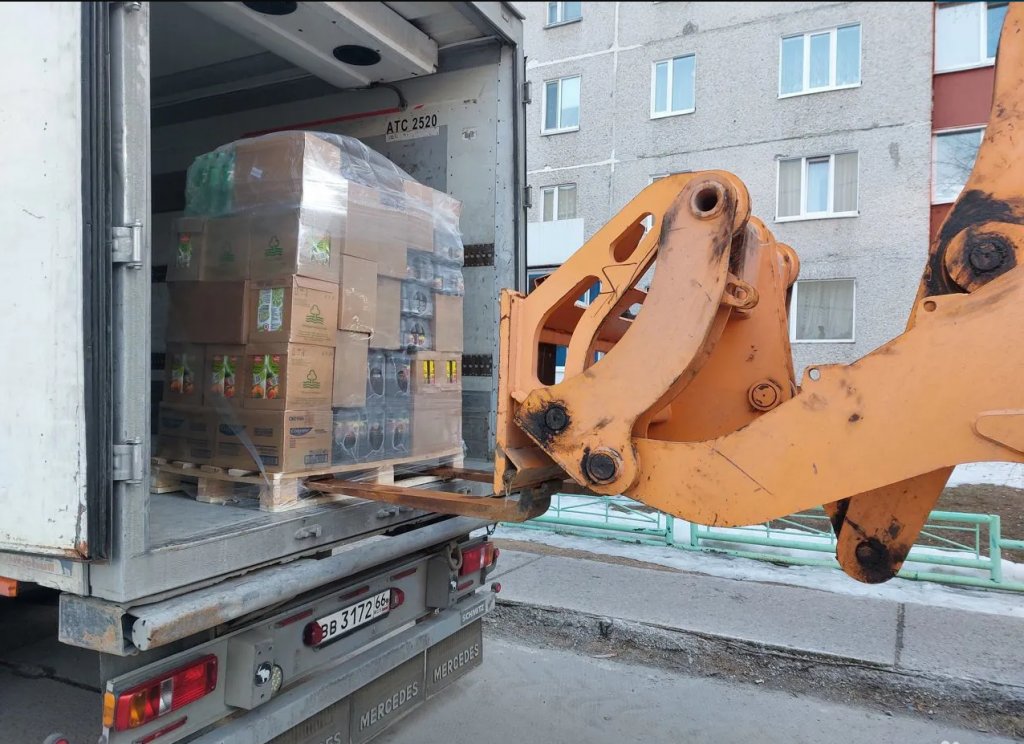 Разгрузка Фуры Вилочным погрузчиком + грузчики