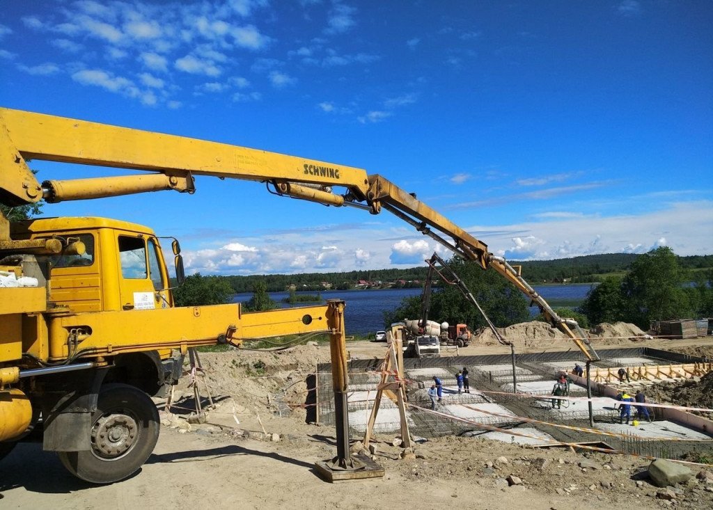 Аренда бетононасоса Schwing, стрела 26-42 м, гибкие и жесткие трубы