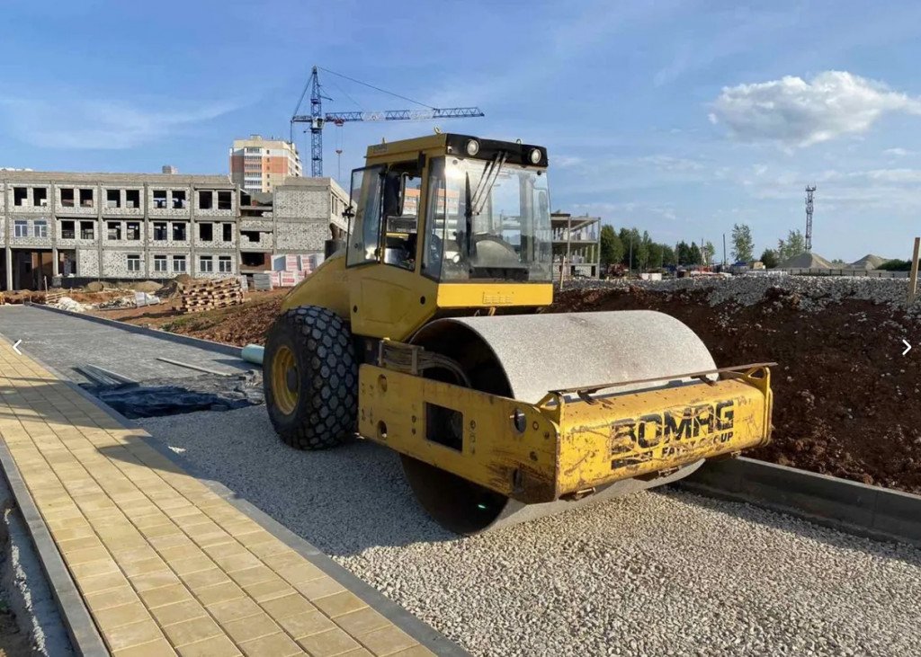 Каток грунтовый Bomag 211