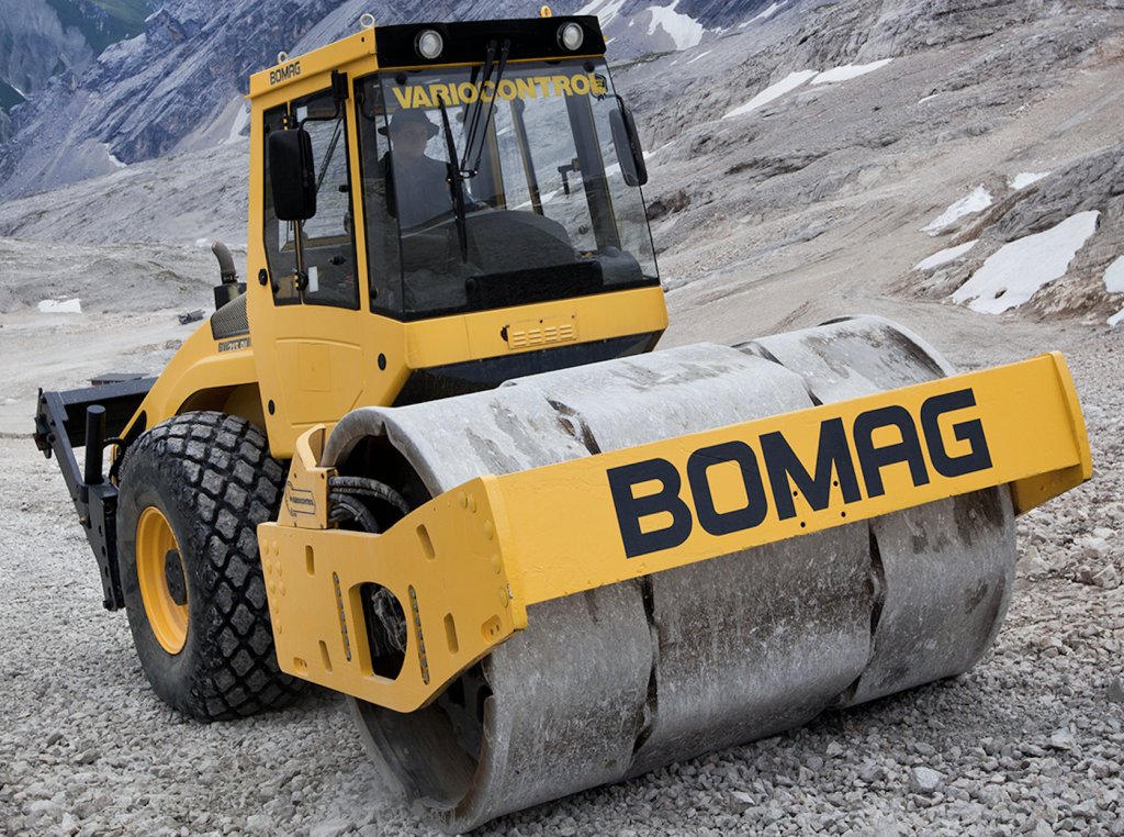 Аренда грунтового вибрационного катка BOMAG BW-213