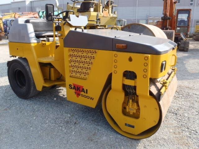 Сдам в аренду каток SAKAI TW500W на 3. 8 т