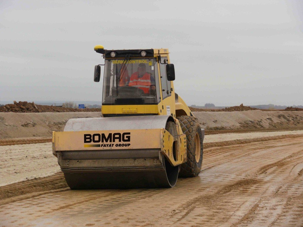 Аренда дорожного грунтового катка bomag bw 213 d-4