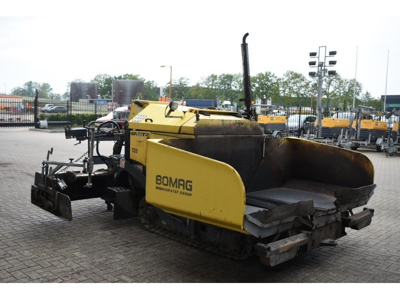 Аренда асфальтоукладчика BOMAG BF 223C