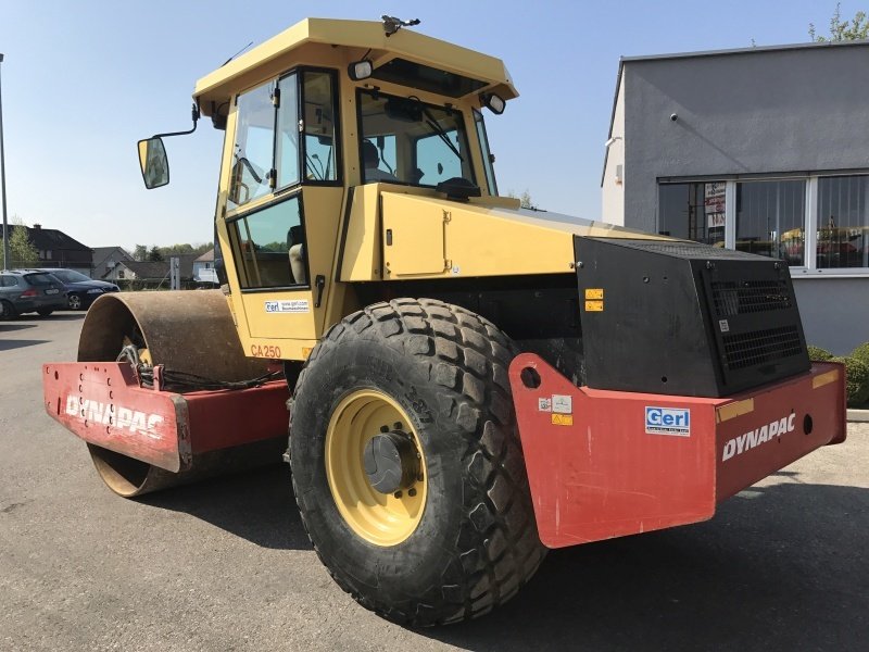 Аренда виброкатка дорожного Dynapac CA250D