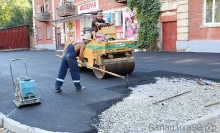 Работы по укладке асфальта