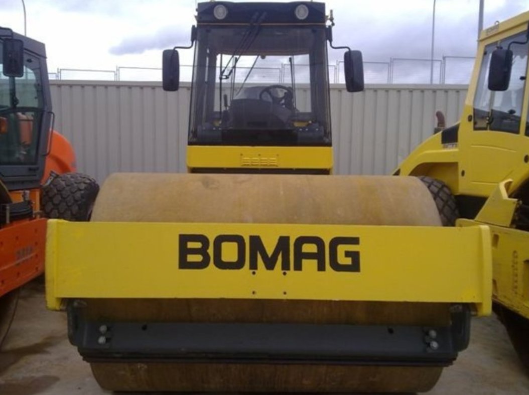 Сдаем в аренду дорожный каток BOMAG BW 213 D-4