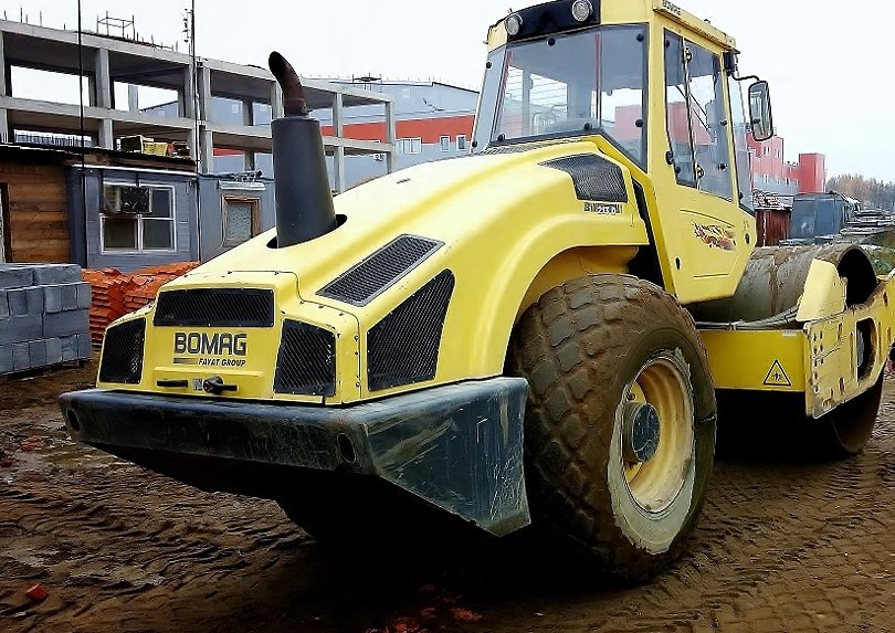 Каток грунтовый Bomag BW 213 D-4