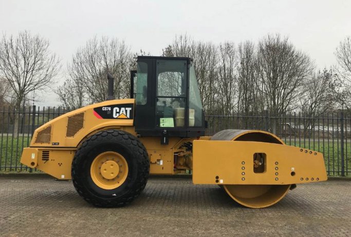 Каток CATERPILLAR CS76 в аренду