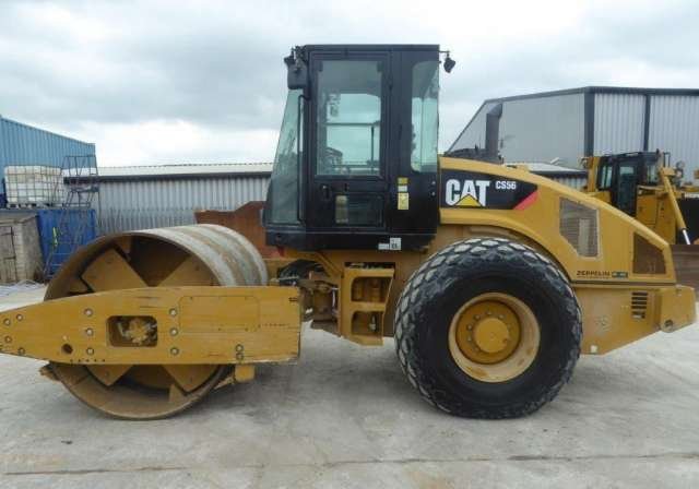 Аренда грунтового катка CAT CS56
