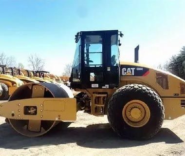 Аренда катка Caterpillar CS56 по хорошим ценам