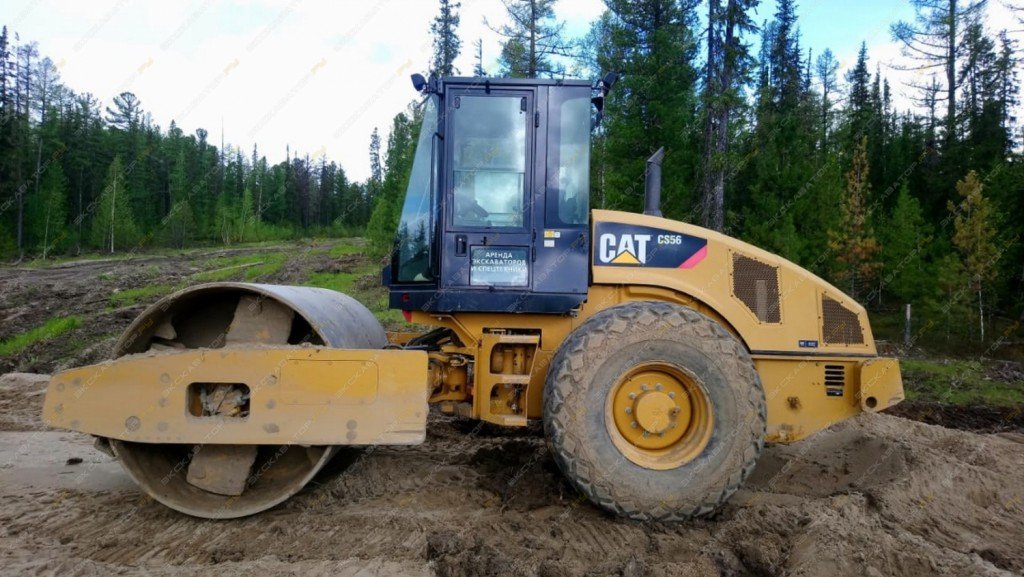 Аренда грунтового катка Caterpillar CS56